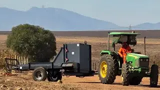 Bale spreader