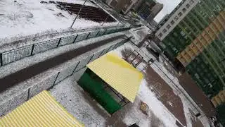 быстрый полет между столбов