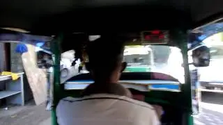 Tuk tuk ride through Colombo