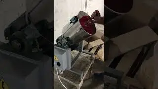 Перебевает ножами в пыль. 