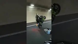 Unlimited Wheelie On Tunnel 😎🤘#shorts #kawasakiz900 #superbike #wheelie