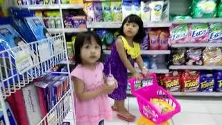 Keseruan Kakak Zahra ajak adik Belanja Di Indomaret Ciwaruga