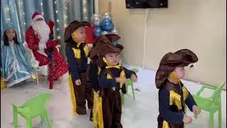 Балабақшадағы кавбой биі Садиктегі би балабақшаға арналған би кавбой биі ұлдарға арналған