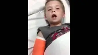 Nadrogirani klinac u bolnici :D Little kid on drugs xD