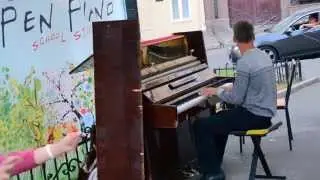 Street pianist / Open piano / Kyiv, Ukraine 18.07.2015