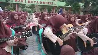 Persembahan lagu ayah man 1 kota kediri