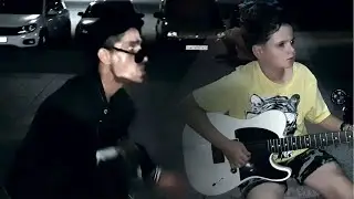 МУЖИК ТАНЦУЕТ ПОД AC/DC - BACK IN BLACK
