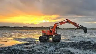 Burying tha last pipe out of 3. #amphibiousexcavator #amphibiousvehicles #excavator