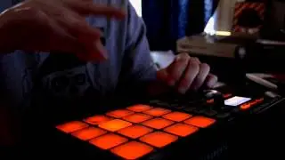 Jessy Blue live beat making practice on Maschine Mikro 4