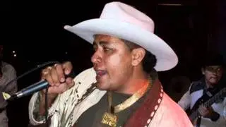 EL PUEBLO NO AGUANTA MAS / URIEL HENAO