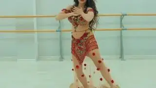 Sekis uynagan qiz