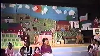 Woodlin Elementary 1992-93 4th Grade Class Presents