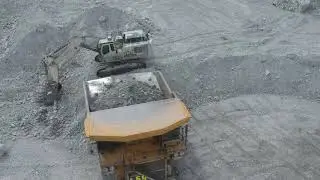 Camión Komatsu Liebherr