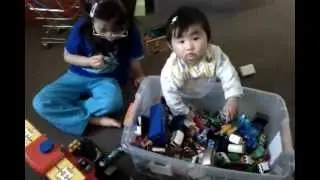 Noelle & Shalet - Playing Choro-Q