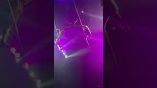 Шпагат с упором в голову