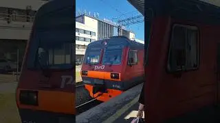Электропоезд ЭД-9МК 0100 Владивосток-Ружино. Вагон первого класса. ст. Владивосток.