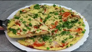 Pizza in a frying pan in 10 minutes. Fast, yeast-free, and no kneading required.