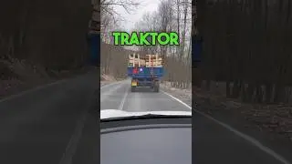 Traktor s dřevem zablokoval Teslu 