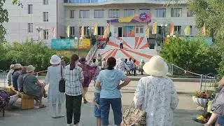 Ремонт ул. Пояркова продолжается. Концерт возле Дома Дружбы Народов. Якутск.