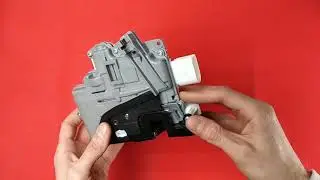 Замок левый передний Audi A4 B7 Seat Exeo 8E1837015AA