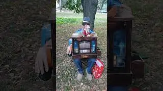 Встретила на Коломенской шарманщика с Буратино :)