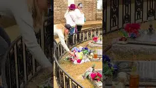 Elvis Graceland gravesite