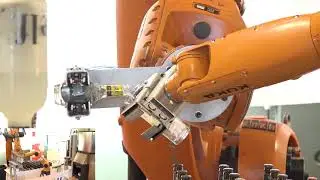A barman robot makes cocktails with ITV ice