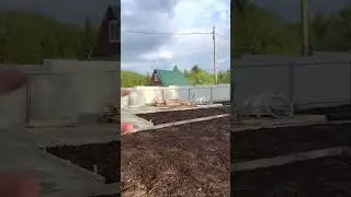 Отпланировали, отсыпали, засеяли травкой у скандика