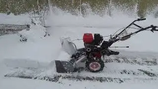 Чистим снег мотоблоком