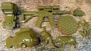Membersihkan mainan lumpur popit,sapi,kereta api,ikan nemo,truck,pistol mainan,kepiting,dinosaurus