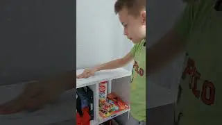 Уборка с сыном//Оттираем пластилин//Наводим порядок.