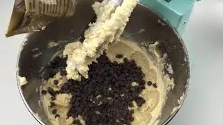Low carb chocolate chip cookies.. keto diet for beginners #shorts #keto
