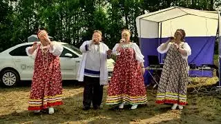 "В саду горит рябины куст". Исполняет ансамбль "Россияночка".