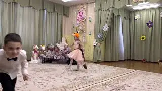Песня Лисы из детского мюзикла «Волк и семеро козлят» .