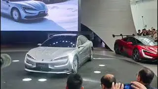 BYD Yangwang U7 sedan unveiled