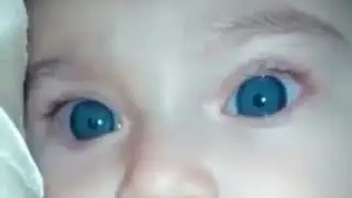 Bayi lucu banget matanya biru💙💙