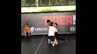 Кевин Ли поборолся с дагестанцем 🤼👍