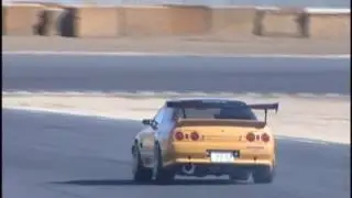 Garage Saurus Nissan Skyline R32 orange - Time Attack