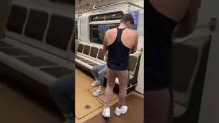 Пранк в метро! Интересно почему она так отреагировала? 