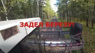 Перегоняем комбайн Палессе GS-12 с жаткой по грязи с поля на базу. Закончили убирать ячмень.