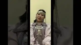 Аан Алахчын тойуга. Толорор Аина Михайлова, АГИКИ студена.