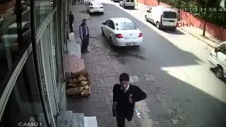 Penguen Gibi Koşarak Adam Kovalayan Gaspçı