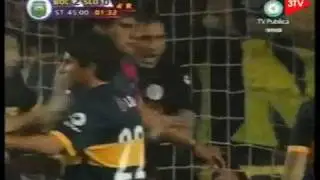 Gary Medel y pablo Migliore de San Lorenzo, con problemas de polleras