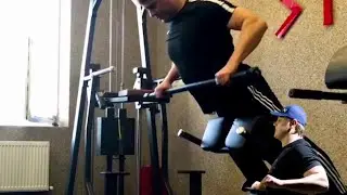 Наклонная гиперэкстензия с бодибаром или грифом