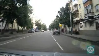 С двух сторон на желтый