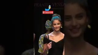 Taylor Hill 🤳 While Catwalk || 