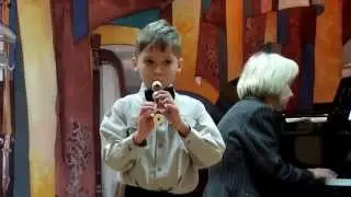 Серёжа играет Моцарта на блок-флейте
