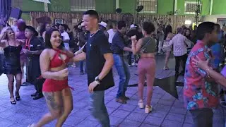 ME FAZ UM CARINHO - DANÇANDO FORRÓ NO BAILÃO DO CRISTIAN E ANDERSON (VANERÃO)