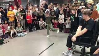 Дети танцуют хип хоп батлы