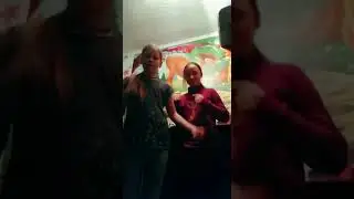 Танцы с подругой в лайке